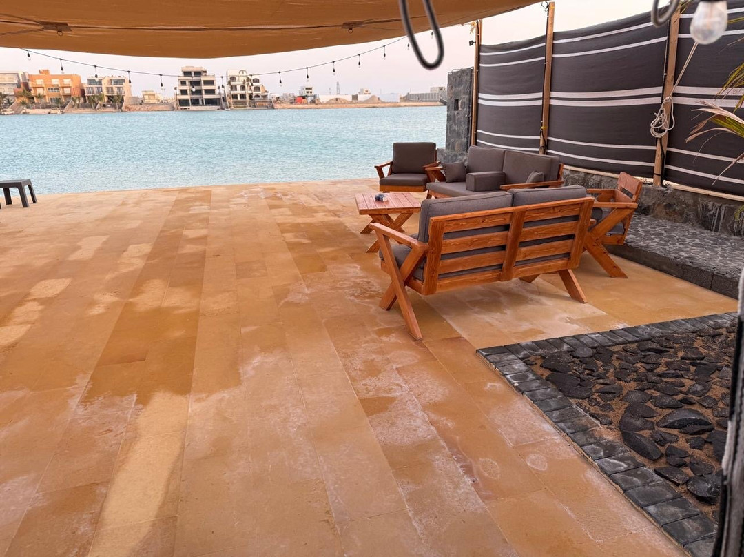 Al Hojorat Private Beach-Durrat Al-Arous必去景点