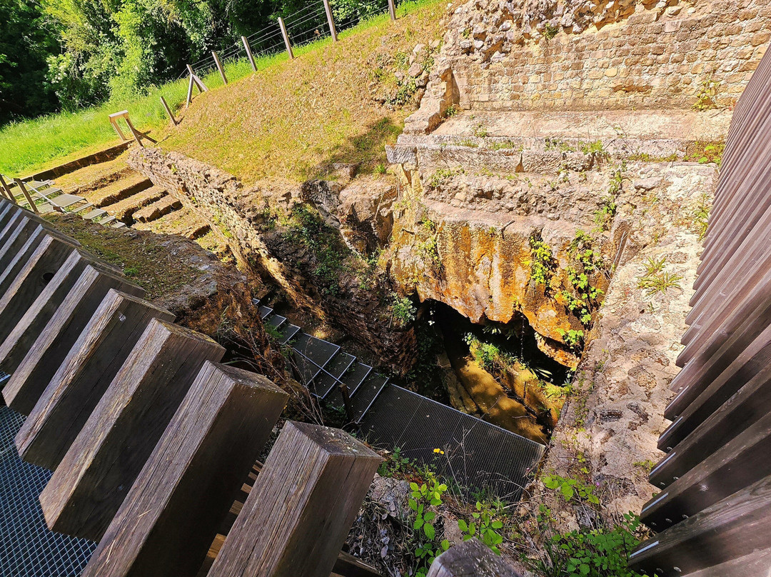La Grand Font - Fontaine Romaine Souterraine-Le Douhet必去景点