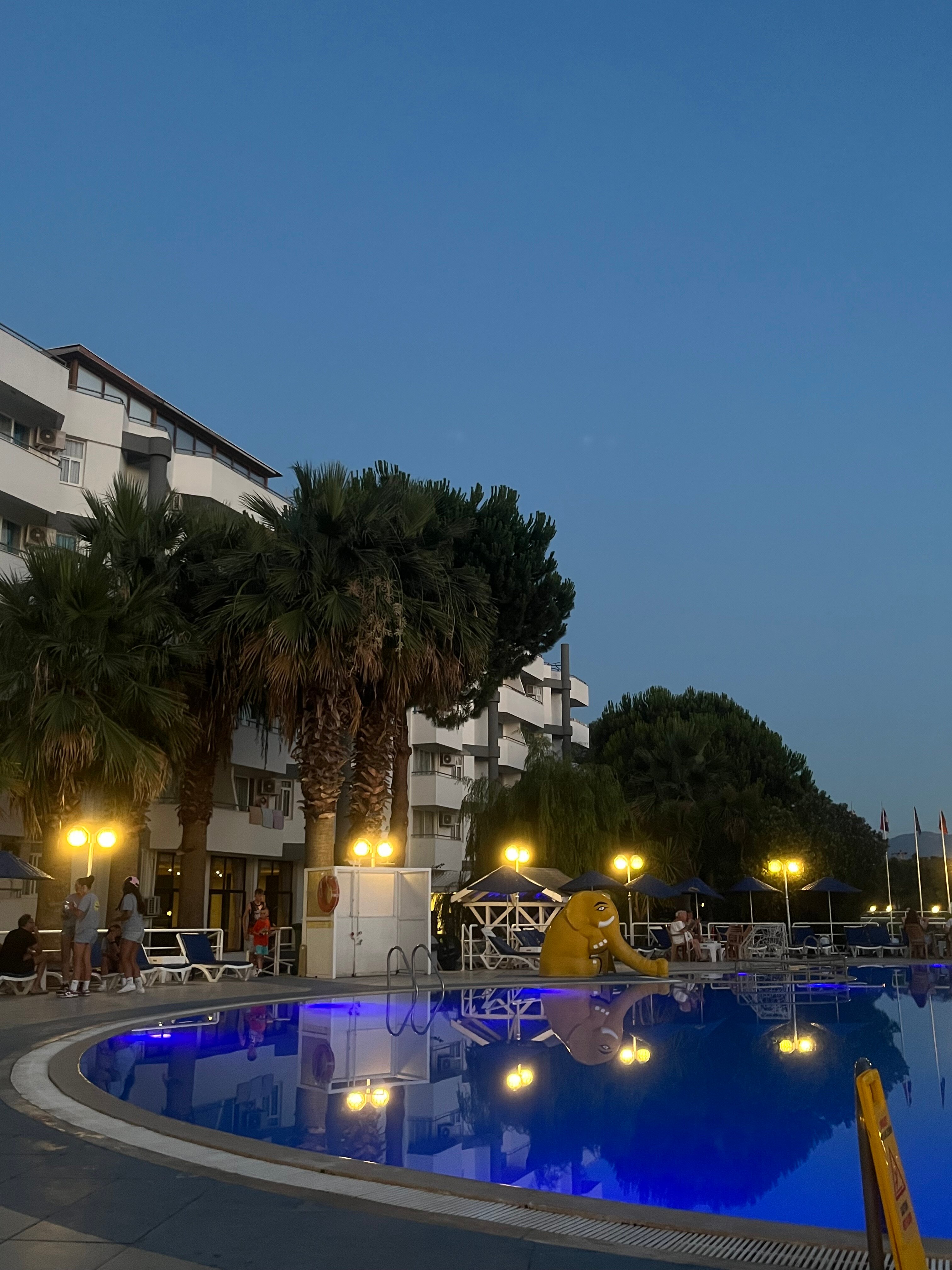 Flora Hotel Suites-官方