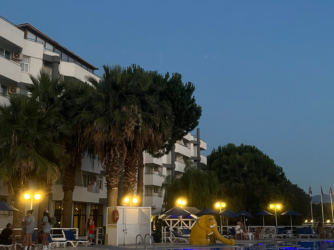 Flora Hotel Suites主图