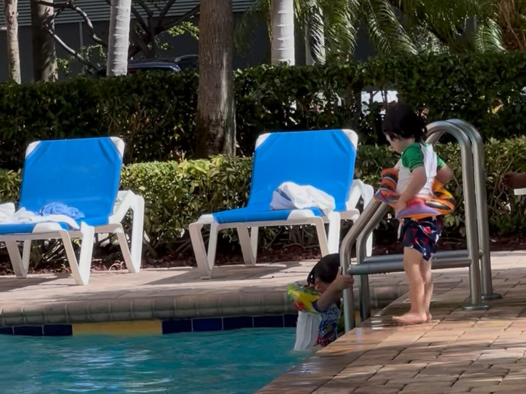 哈兰德海滩/文图拉欢朋酒店主图