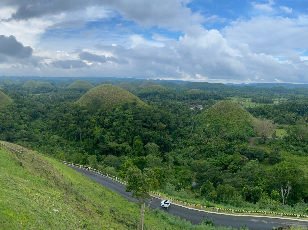 Chocolate Hills Complex主图