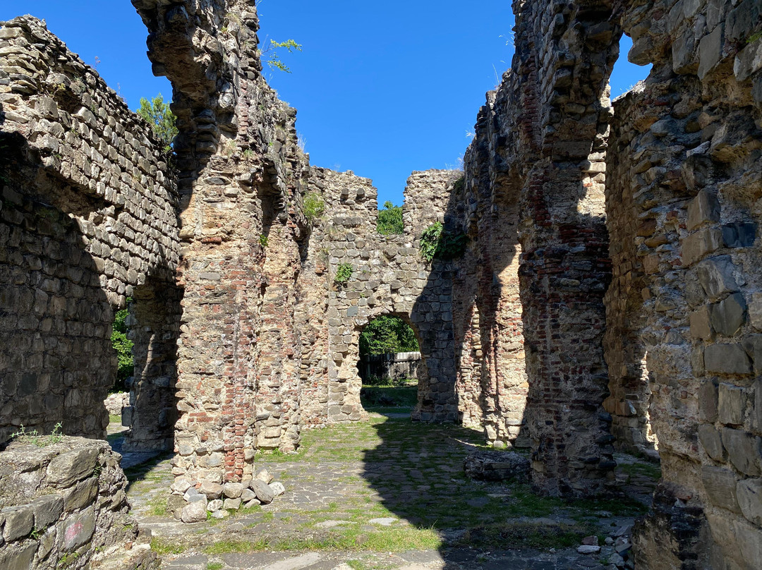Gum Basilica-Qakh必去景点