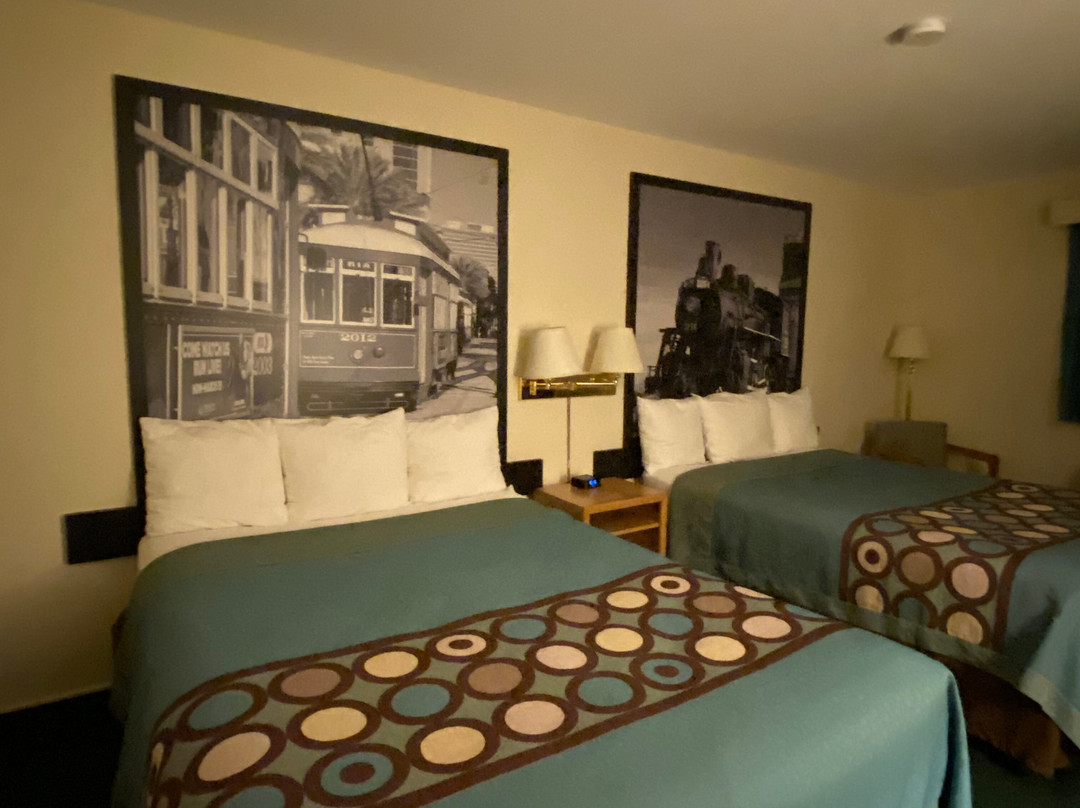 Super 8 by Wyndham Moose Jaw SK主图