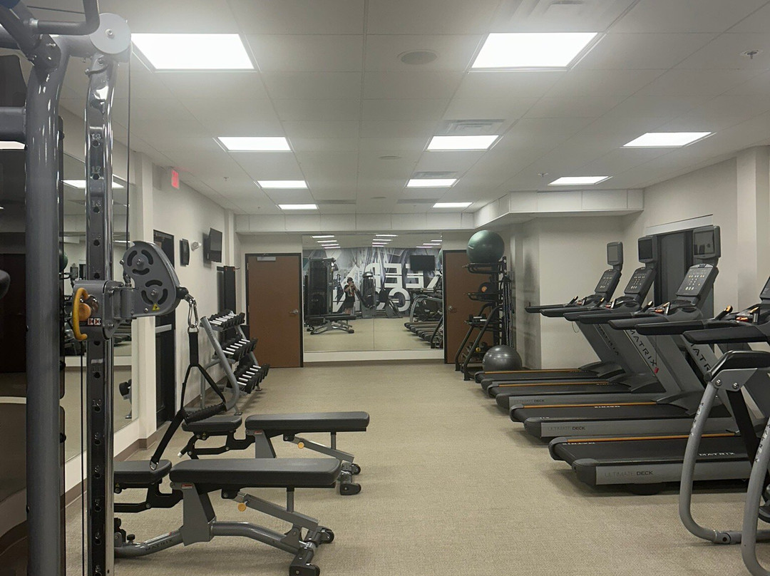 布伦特伍德圣路易斯春季山丘套房酒店主图