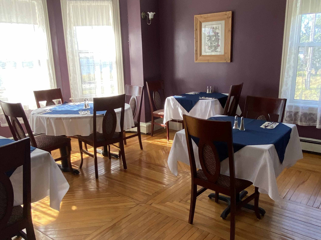 Hillcrest Hall Country Inn主图