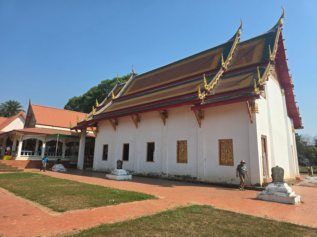 Wat Phra Si Rattana Mahathat-素攀武里必去景点