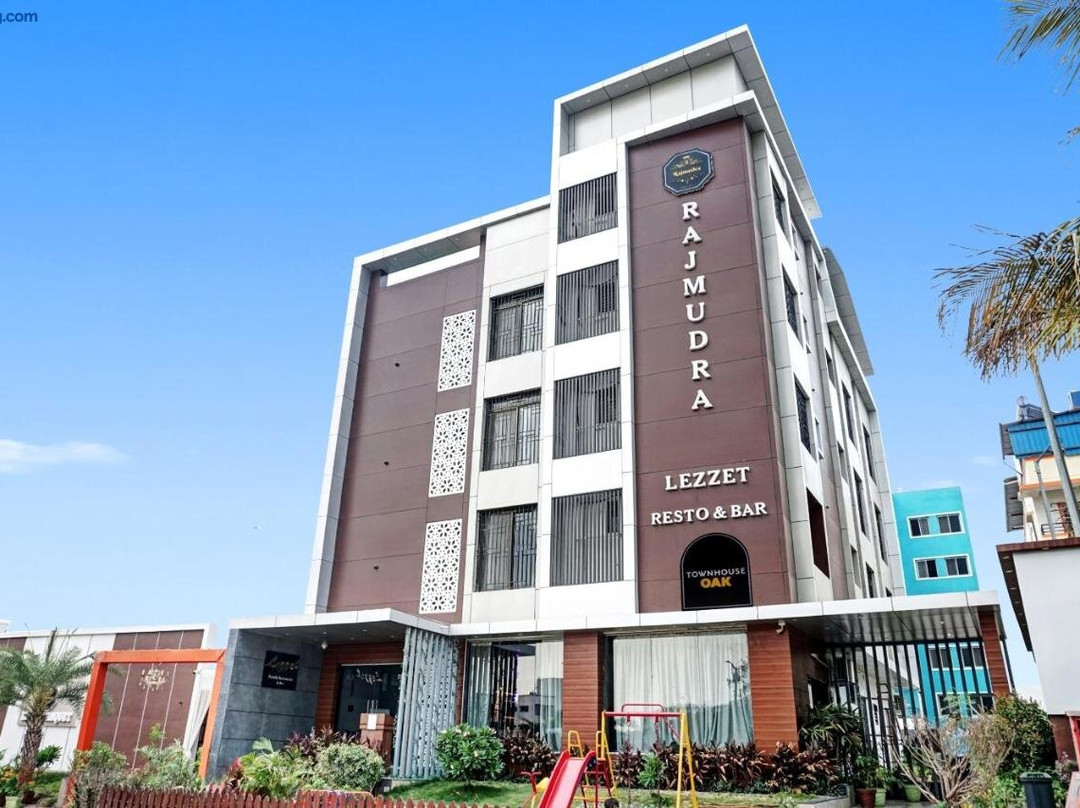 Townhouse OAK Hotel Rajmudra