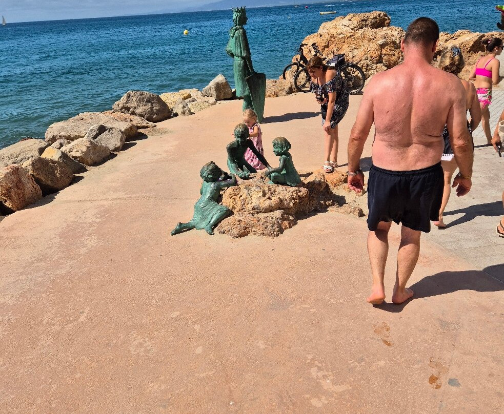 Beach Scene Monument-萨洛必去景点