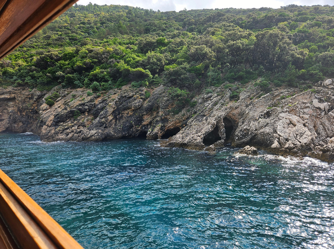 Klinica Boat Excursions-拉巴克必去景点