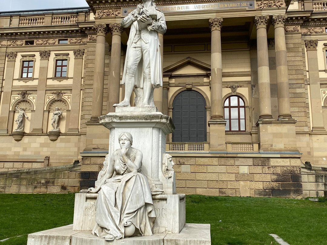 State Theatre and Opera House-威斯巴登必去景点