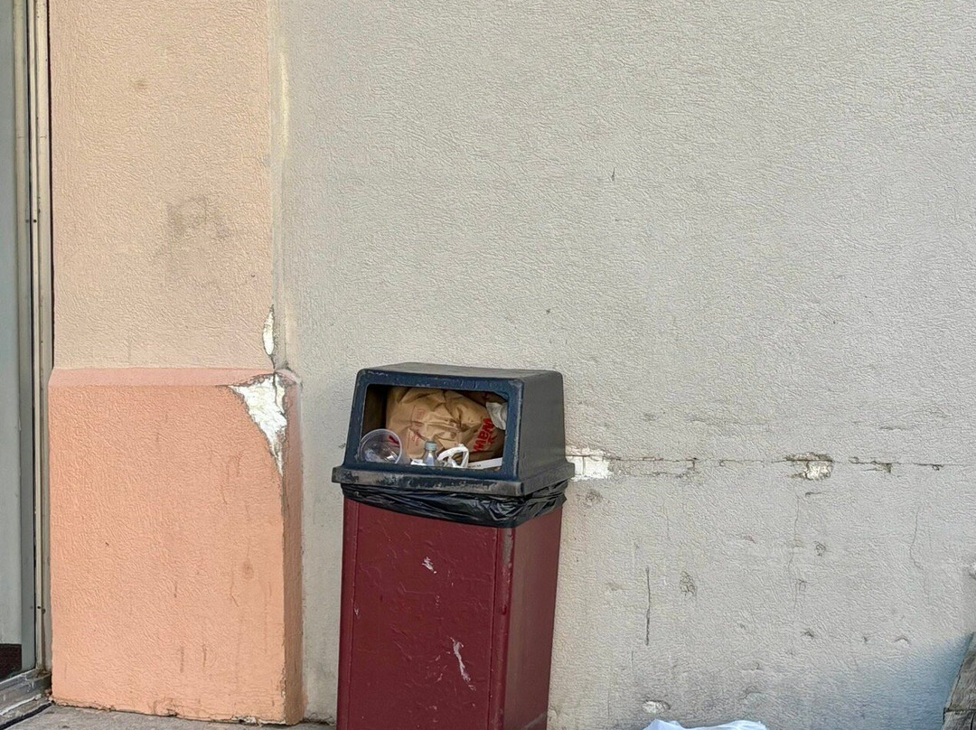 纽瓦克特拉华红屋顶套房酒店主图