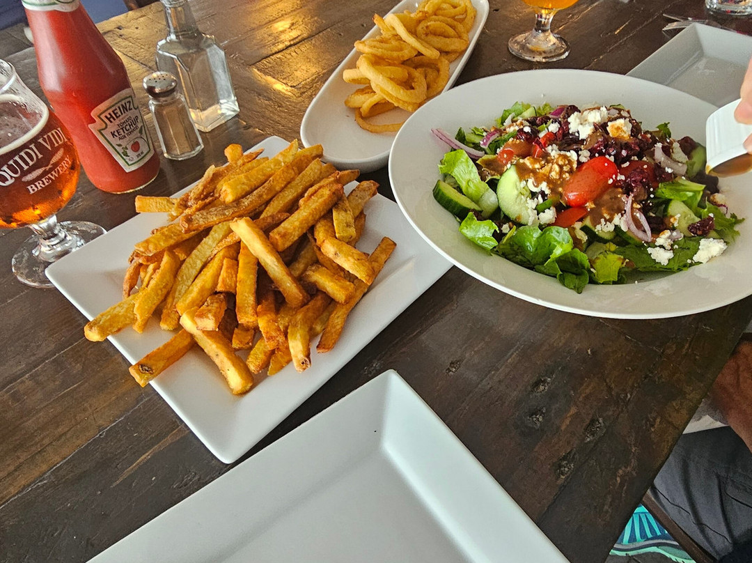 Edge Of The Avalon Inn主图