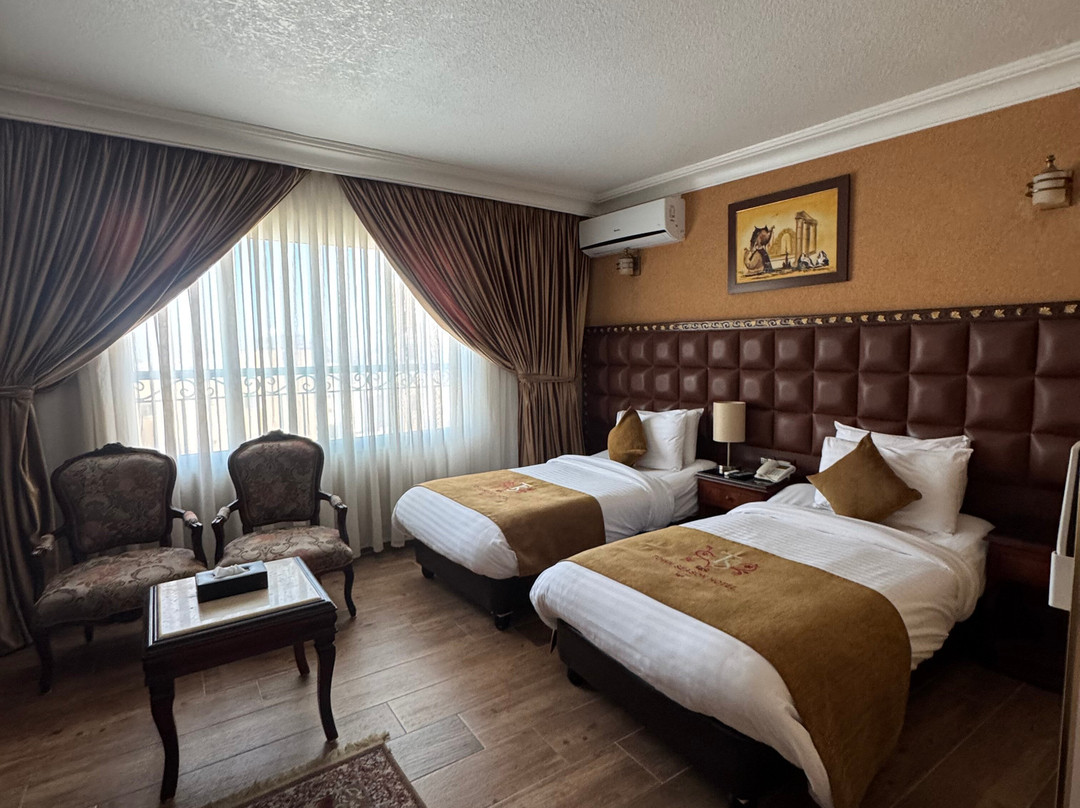 Town Season Hotel主图