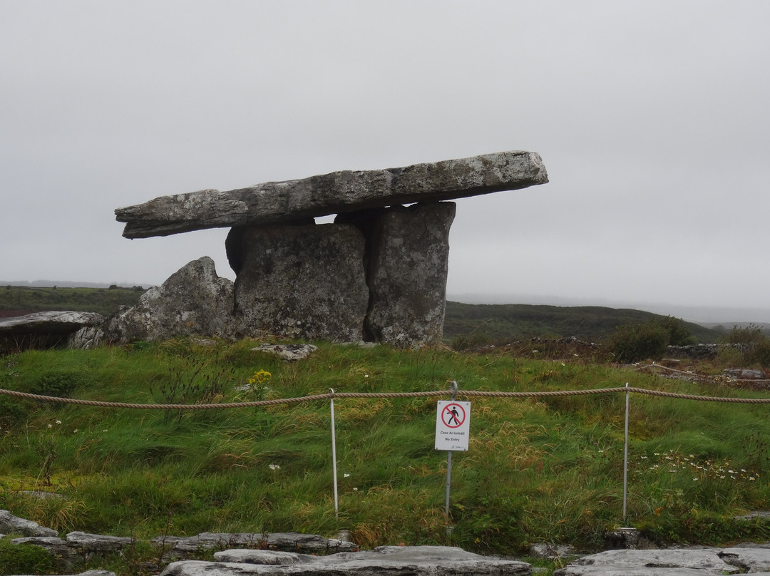 Poulnabrone Dolmen-克莱尔郡必去景点