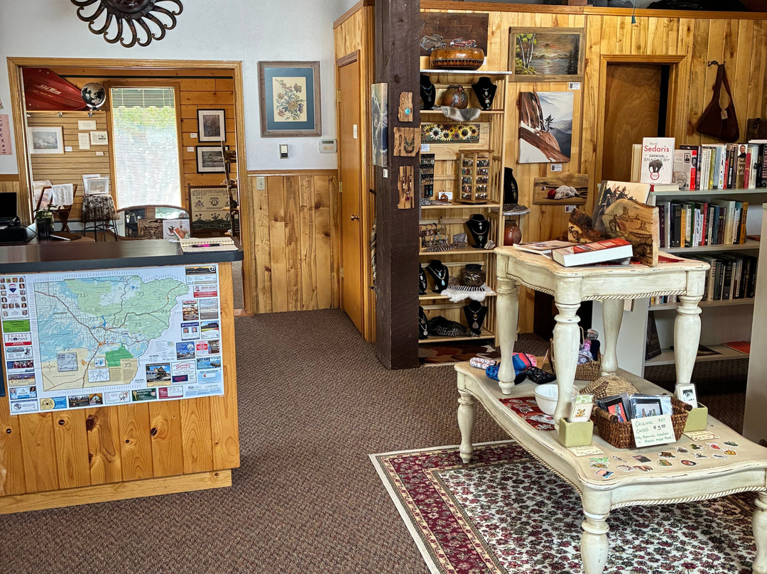 Odd Cat Bookstore & Local Creations-多洛雷斯必去景点