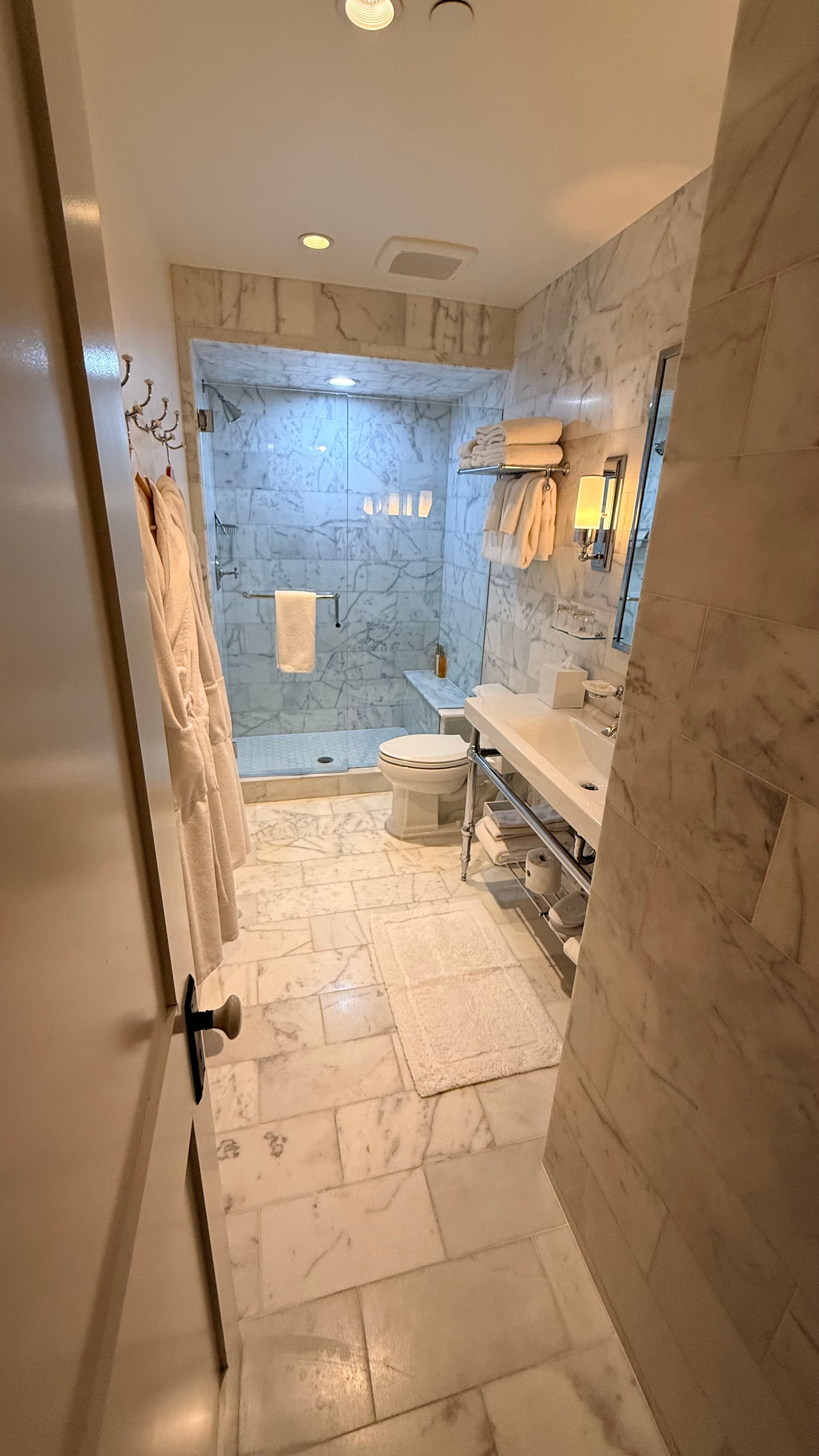 Washington School House Hotel-浴室