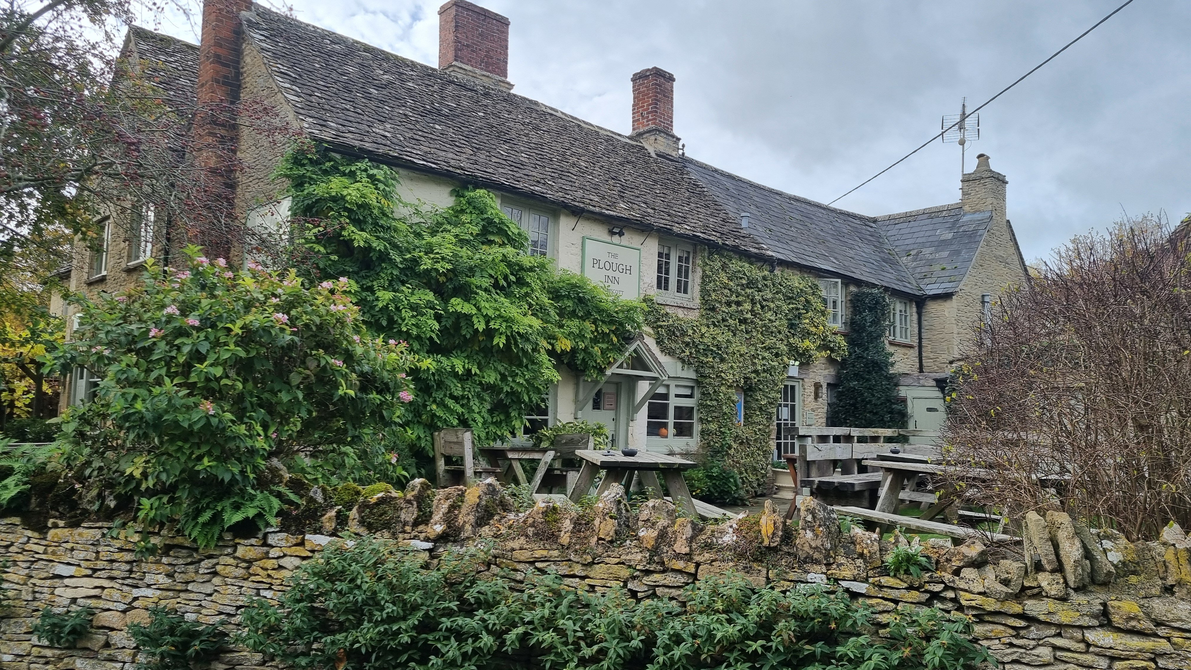 The Plough At Kelmscott-官方