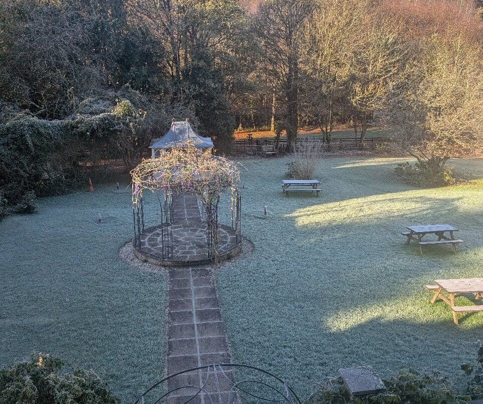 Fox and Hounds Country Hotel主图