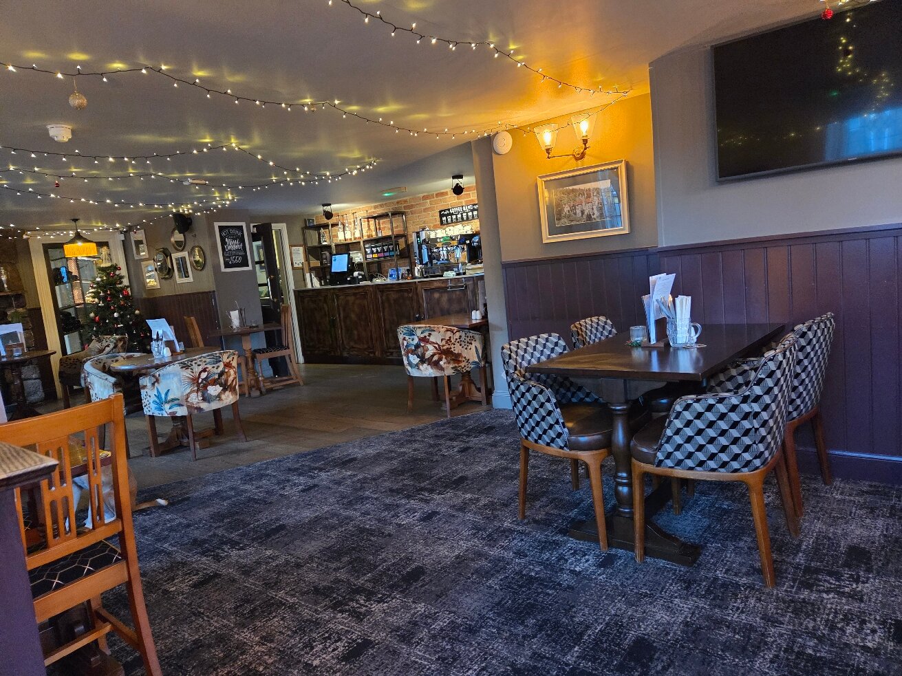 The Queens Head-官方