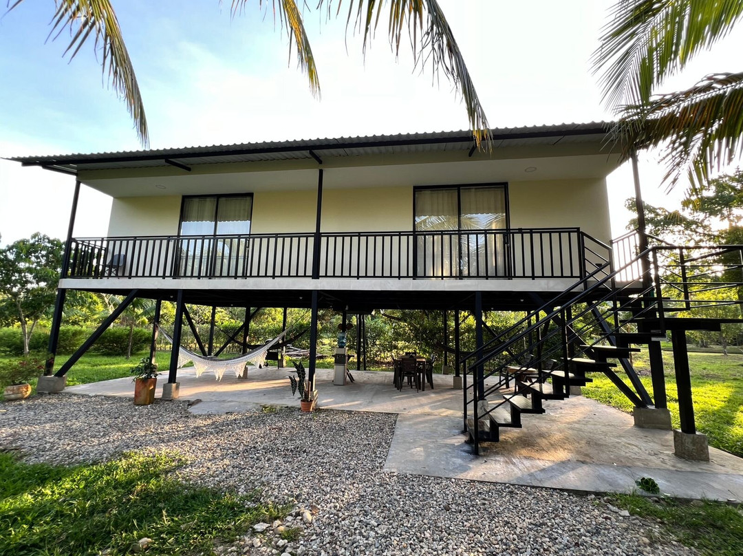 Hojarasca Lodge