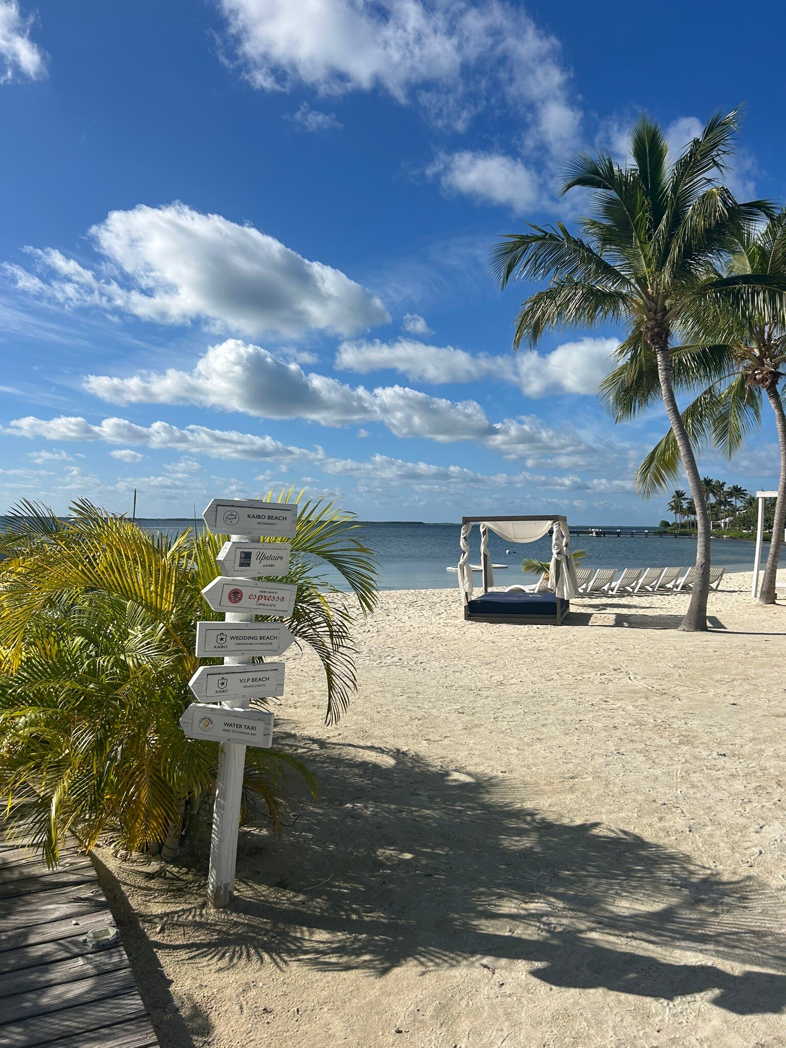 Rum Point Club Resort-官方