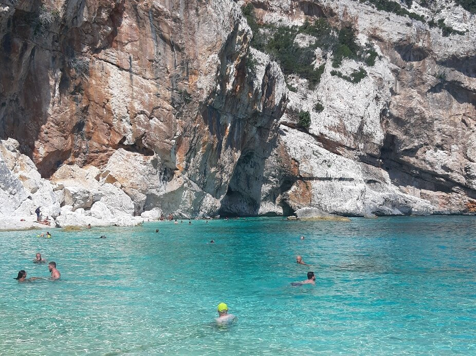 卡拉马里奥路海滩-Baunei必去景点