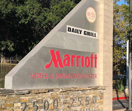 洛杉矶伯班克机场万豪酒店主图