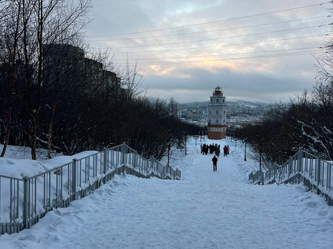 库尔斯克号核潜艇纪念碑-摩尔曼斯克必去景点
