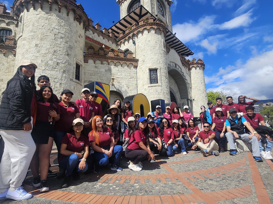 Puerta de la Ciudad-Loja必去景点