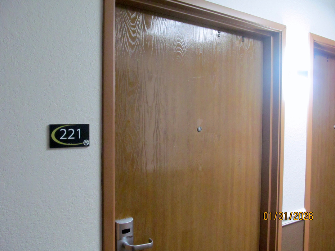 爱奥尼亚温德姆速8酒店主图