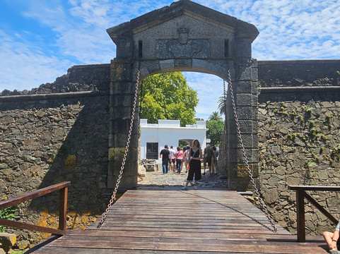 普埃塔休达德拉-科洛尼亚·德尔萨克拉门托城必去景点