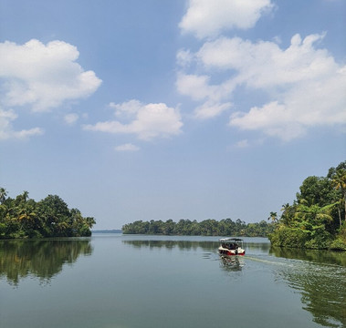 Roomy's Convention Center主图