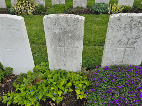 Hooge Crater Cemetery-伊普尔必去景点