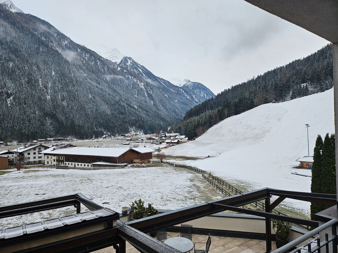 麦德霍夫瑞拉克斯酒店及康体中心主图