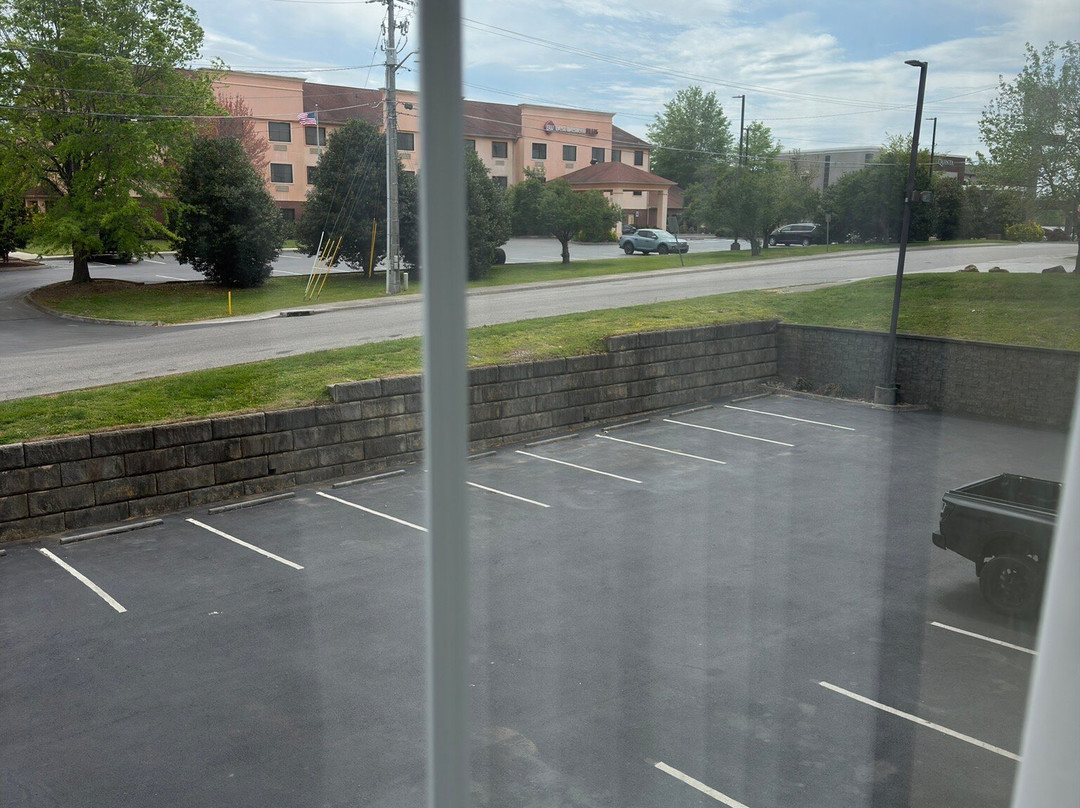 东部舒适套房酒店主图