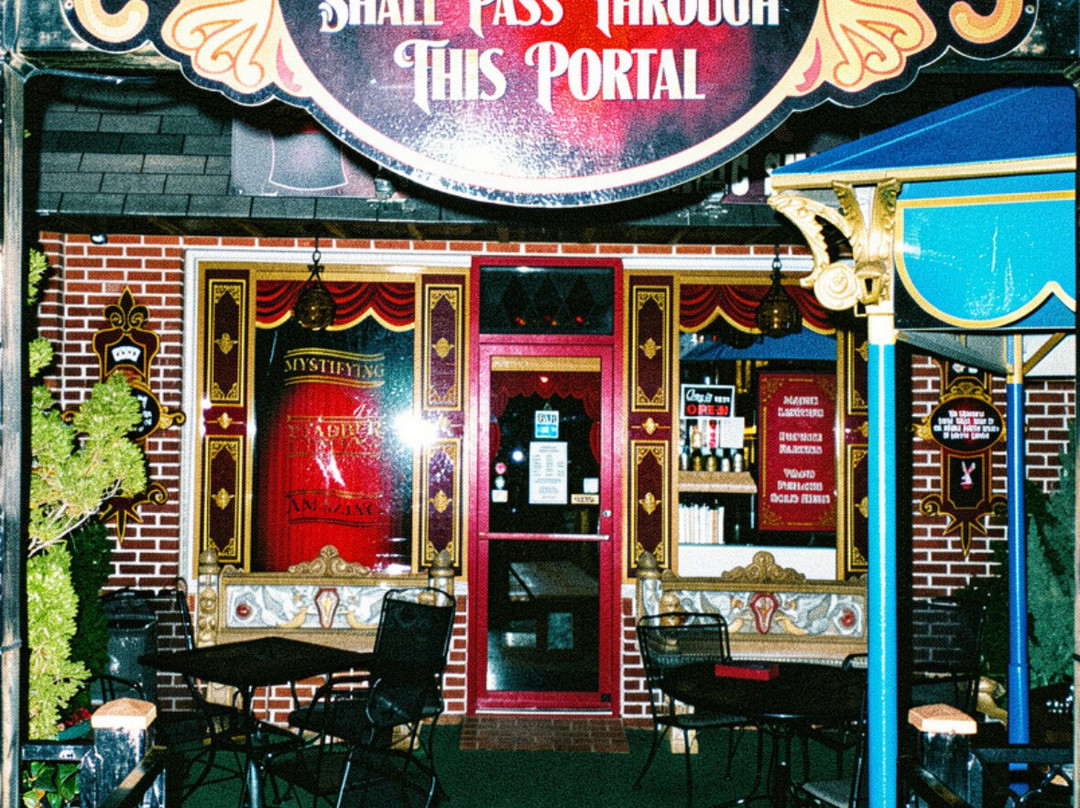The Magic Showplace Theater & Rabbit-in-Hat Magic Shop-Locust Grove必去景点