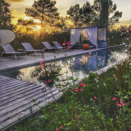 Bien Loin d'Ici Spa B&B-泳池