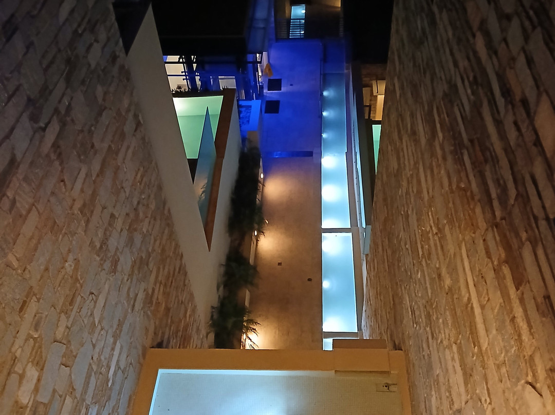 林多斯布鲁酒店- 限成人主图