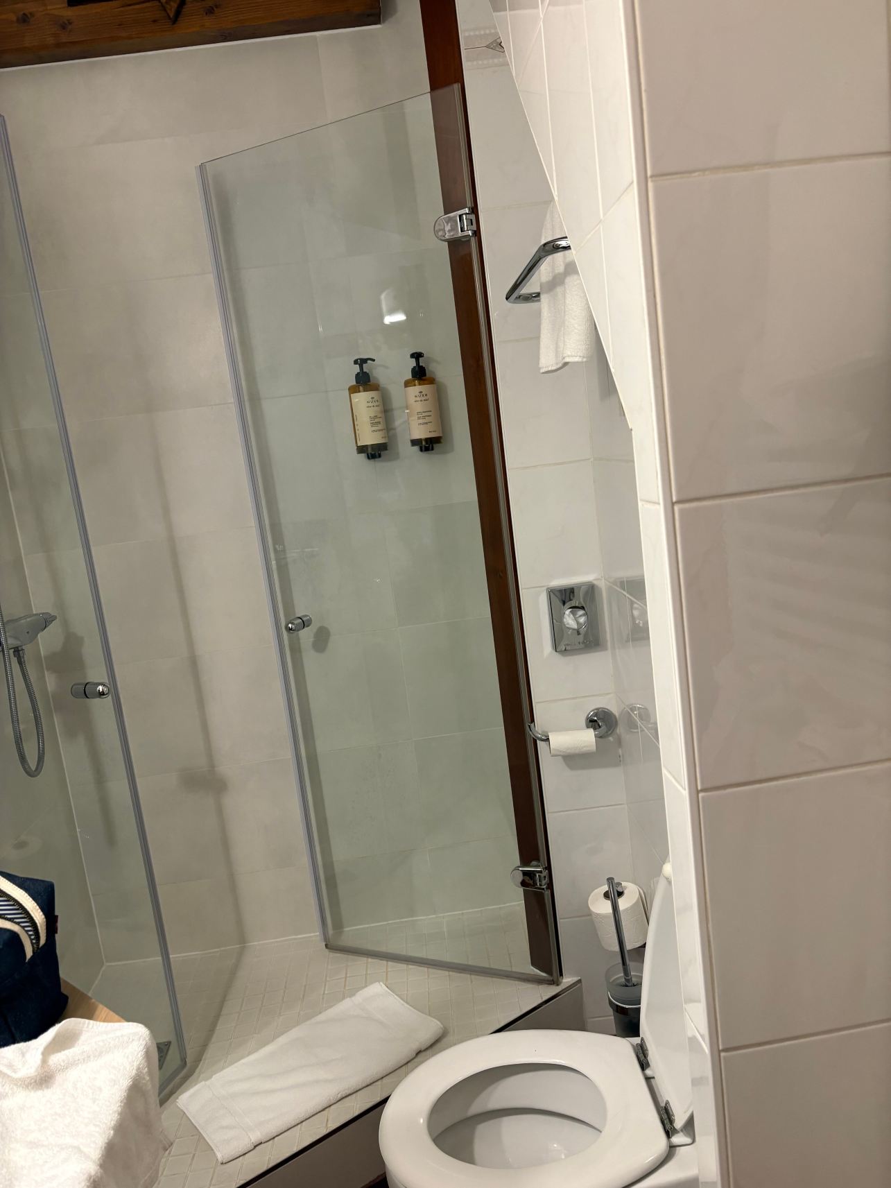 Hôtel Restaurant & SPA Julien-浴室