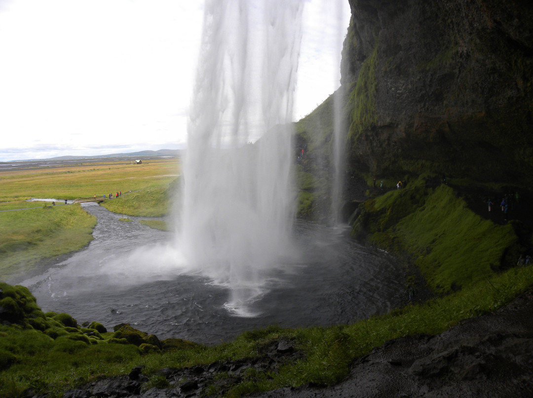 Seljalandsfoss waterfall-海拉必去景点