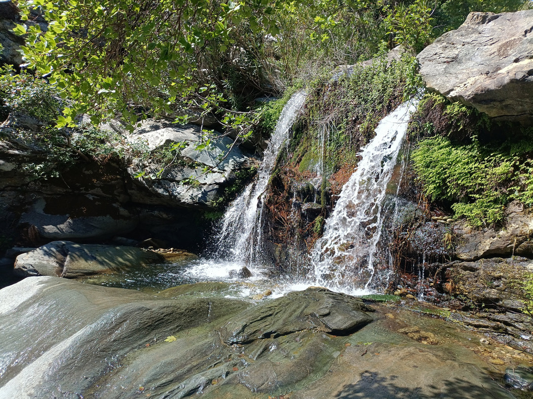 Waterfalls of Pithara-Andros Town必去景点