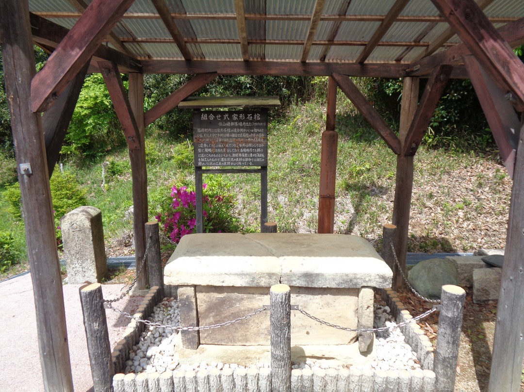 Combination-style House-shaped Stone Coffin-福崎町必去景点