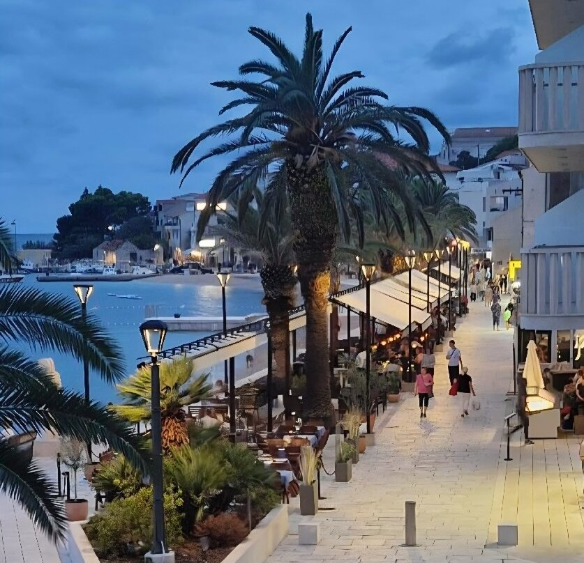 Lora Apartments Gradac
