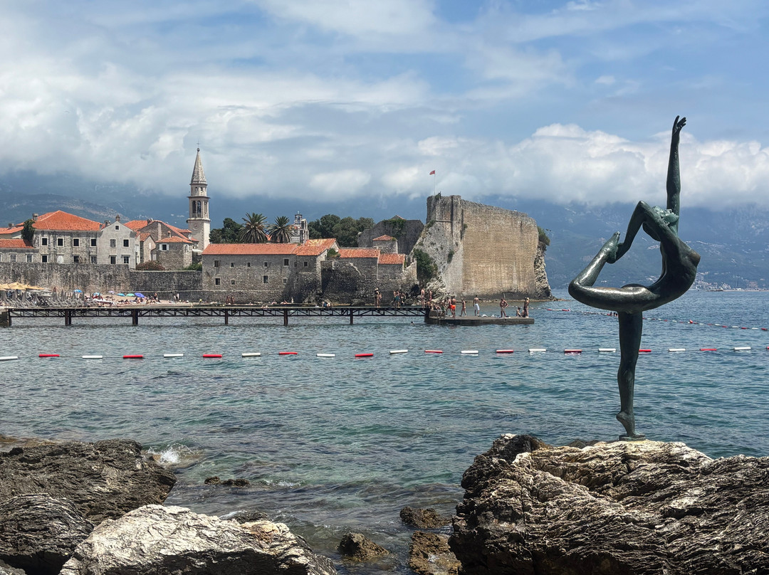 Budva Dancing girl-布德瓦必去景点