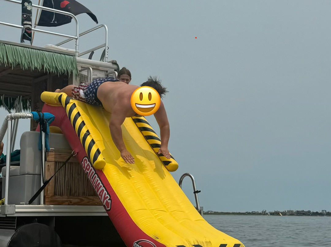Charlie’s Boat Rentals-Waves必去景点