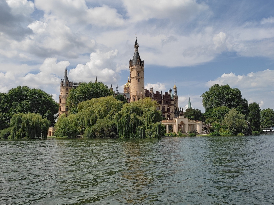 Bootscharter Schwerin - direkt am Schweriner Schloss-什未林必去景点
