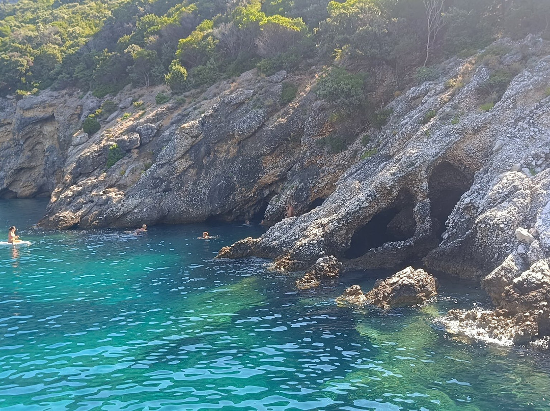 Klinica Boat Excursions-拉巴克必去景点