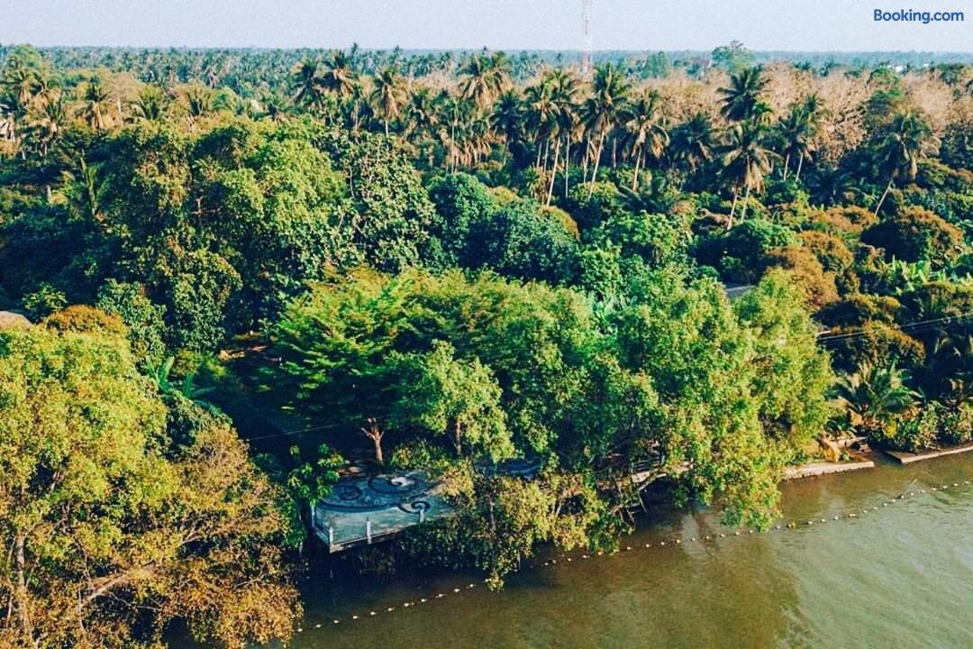 River CoCo Amphawa