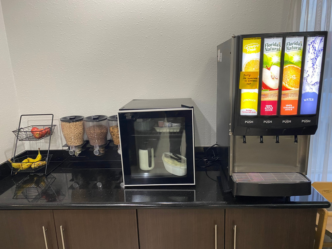 奥兰治拉昆塔温德姆套房酒店主图
